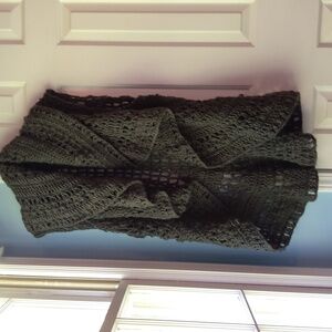 💥NWOT💥Dark Gray Crochet Sleeveless Open Draped Cardigan